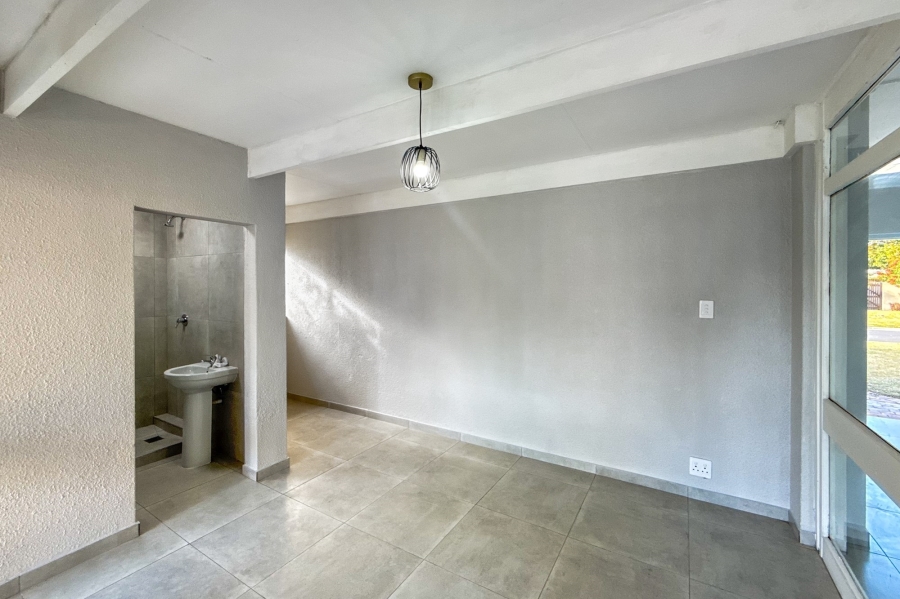 5 Bedroom Property for Sale in Monte Vista Western Cape